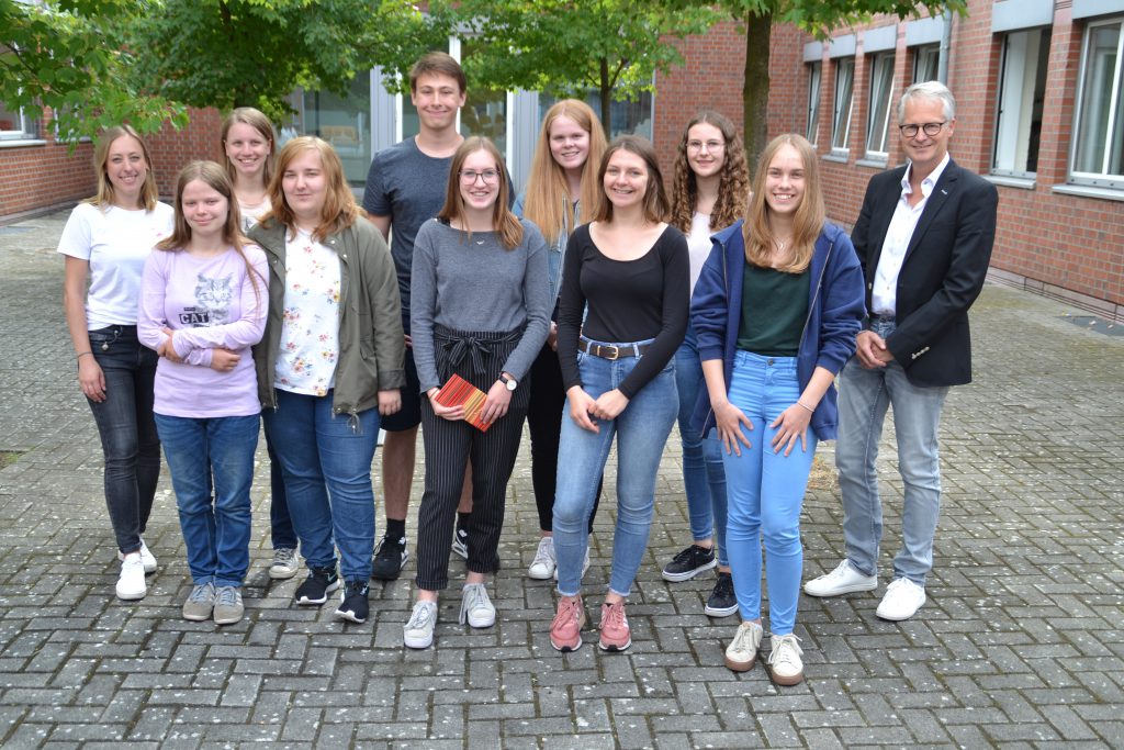 Essay competitions 2021 image